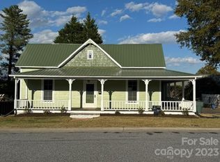 403 2nd St SE, Conover, NC 28613
