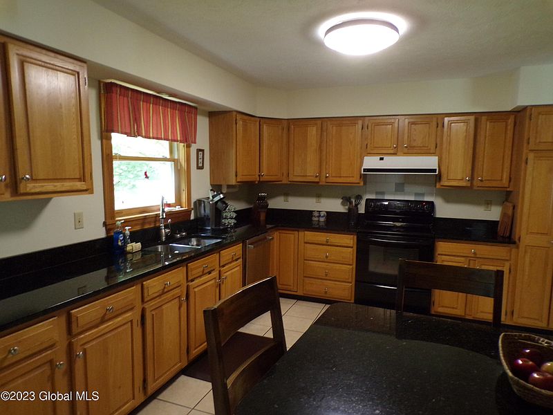 4th image of 41 Iris Avenue