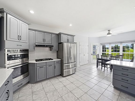 5th image of 22W133 Glenrise Ct