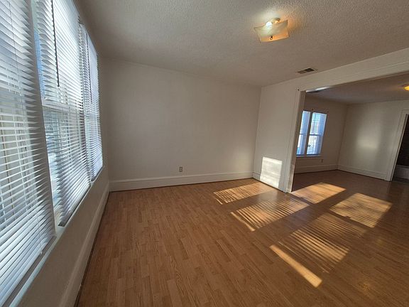 4th image of 661 Orange Ave E Unit 2