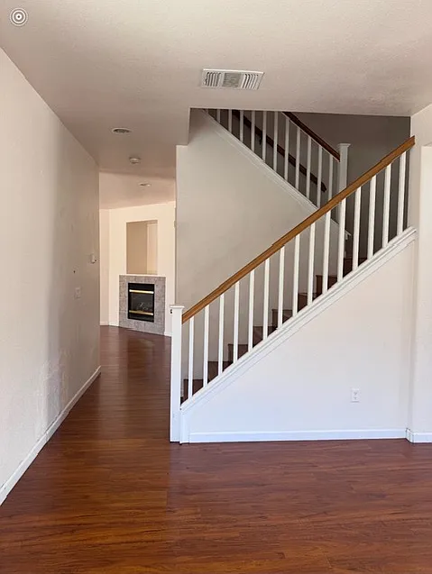 4 bed, 2100 sqft, $2,795 — Photo 4