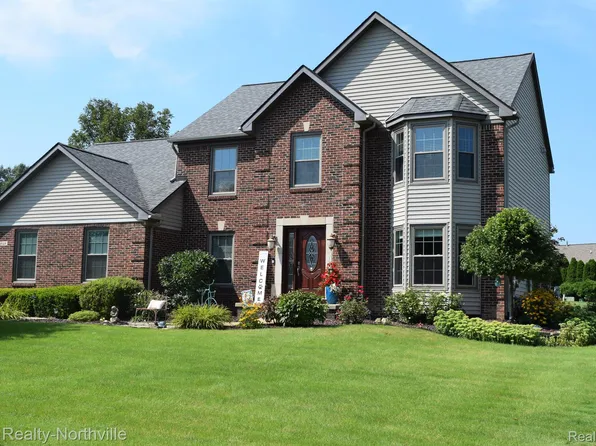 4889 Stillmeadow Dr, Howell, MI 48843