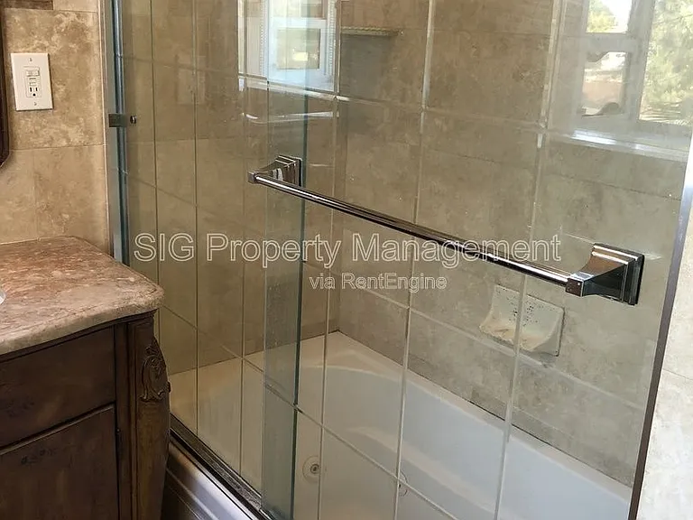 507 E Cypress St — Photo 14