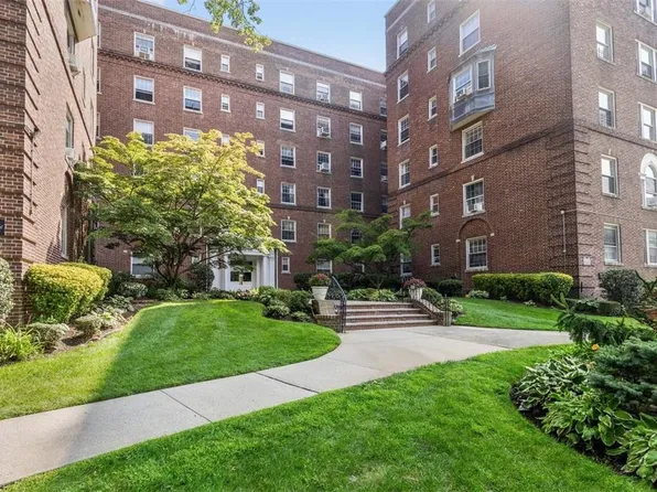 175-06 Devonshire Road #5E, Jamaica Estates, NY 11432