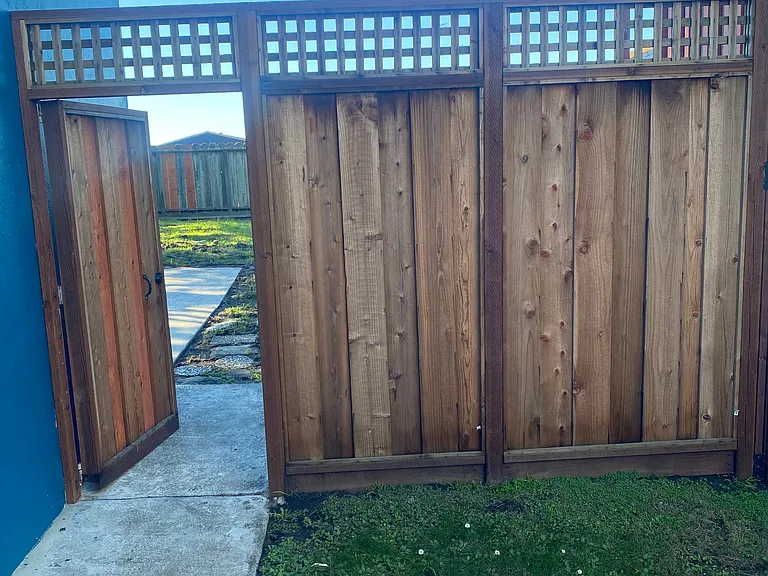 Side entrance to unit