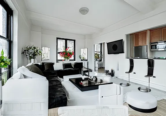 Rented by Manhattan Realty Group | media 1