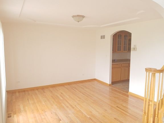 3rd image of 616 Sommersville Ct