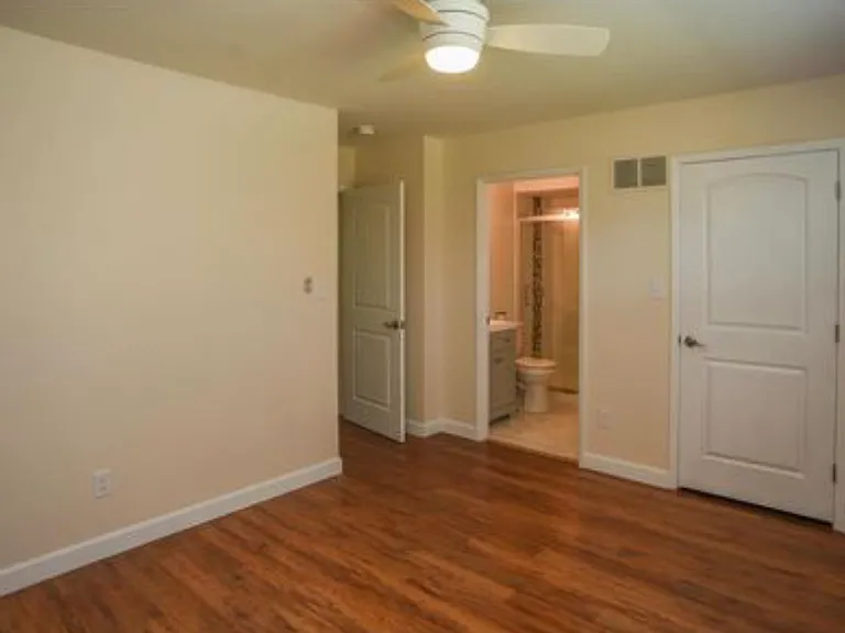 297 Village Creek Dr — Photo 8