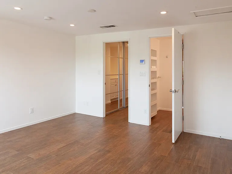 949 Eolus Ave #B — Photo 5