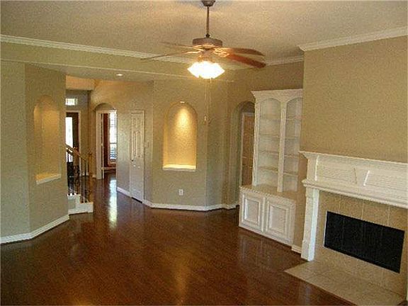 3rd image of 42 N Wyckham Cir