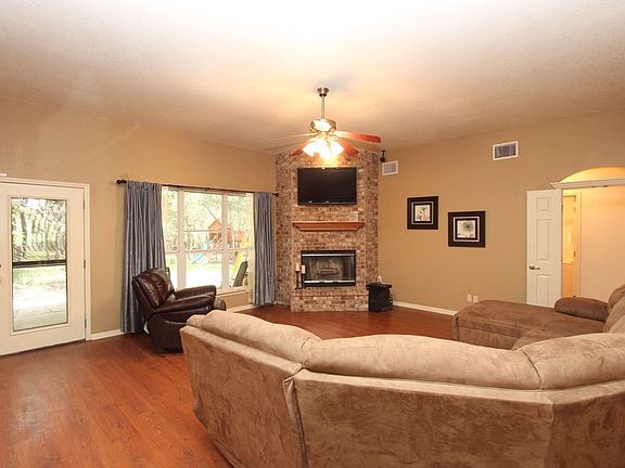 3rd image of 1239 Country View Dr