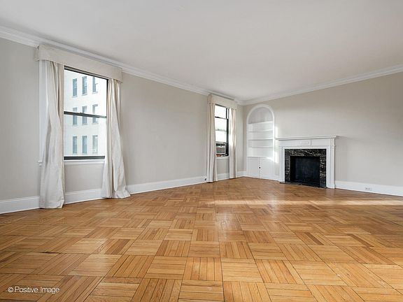 4th image of 2000 N Lincoln Park W #402