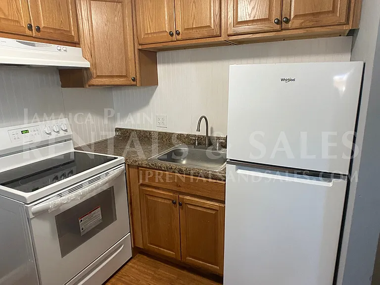 15 Pinedale Rd #4 — Photo 2