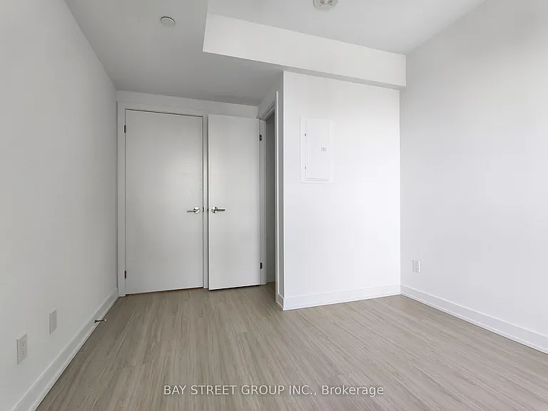 8 Wellesley St E #3910 — Photo 21