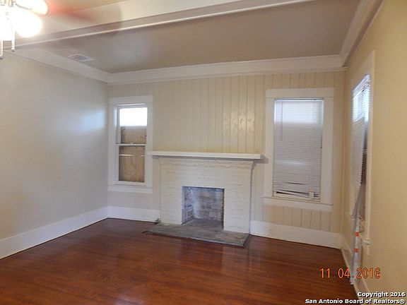 4th image of 800 W Russell Pl