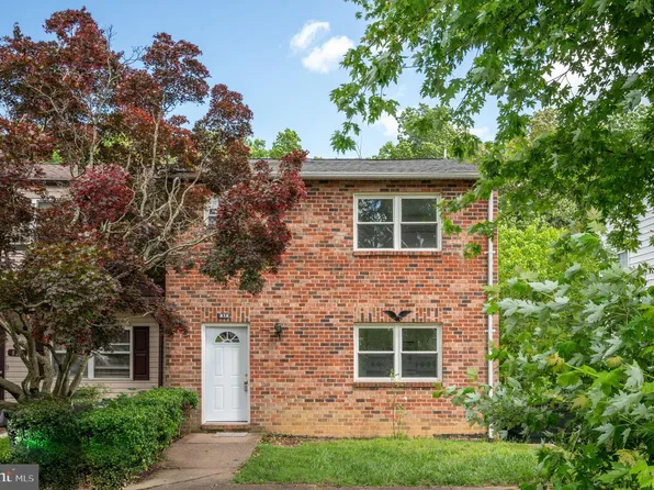 819 Sledgehammer Dr, Fredericksburg, VA 22405