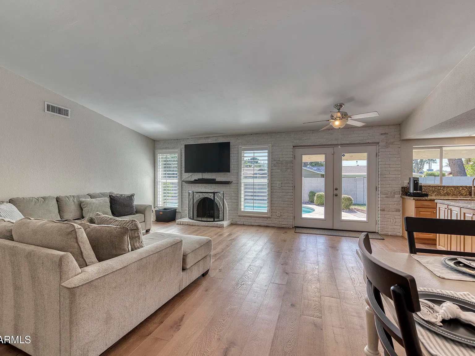 3 bed, 2.0 bath, 1882 sqft, $3,200 — Photo 4