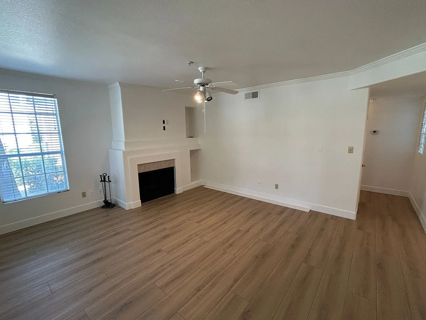 2 bed, 2.0 bath, 1055 sqft, $1,800 — Photo 3
