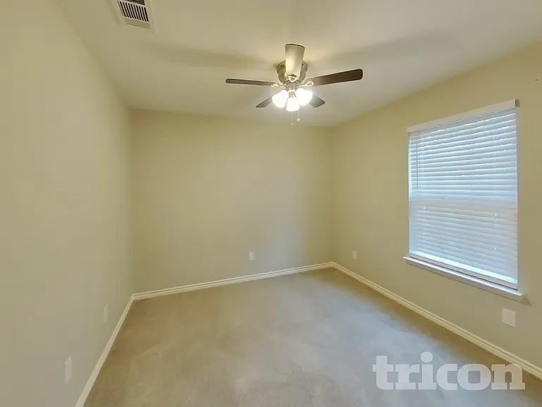 1326 Foster St — Photo 9