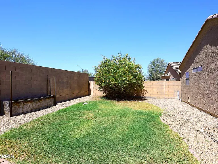 10945 W Loma Ln — Photo 28