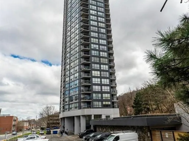 150 Charlton Ave E #1803 — Photo 11