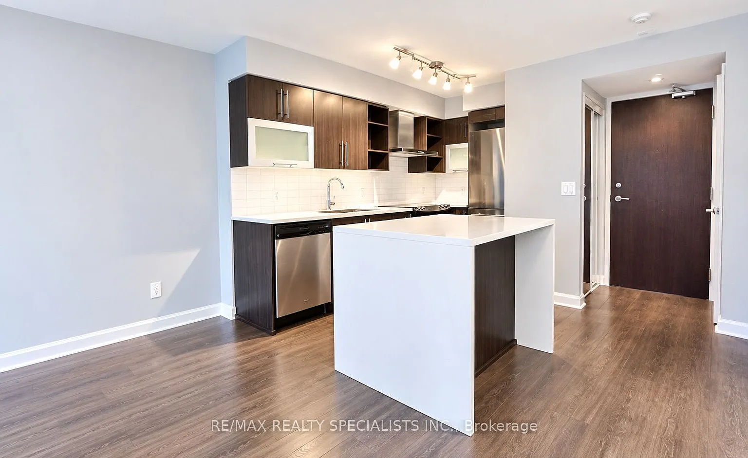 2 bed, $2,400 — Photo 4