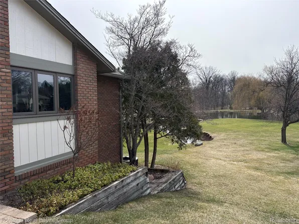 48085 Colony Farm Cir, Plymouth, MI 48170