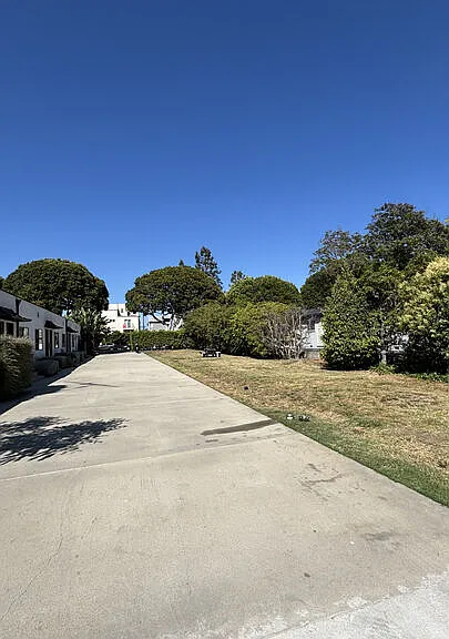 2437 Centinela Ave #11 — Photo 12