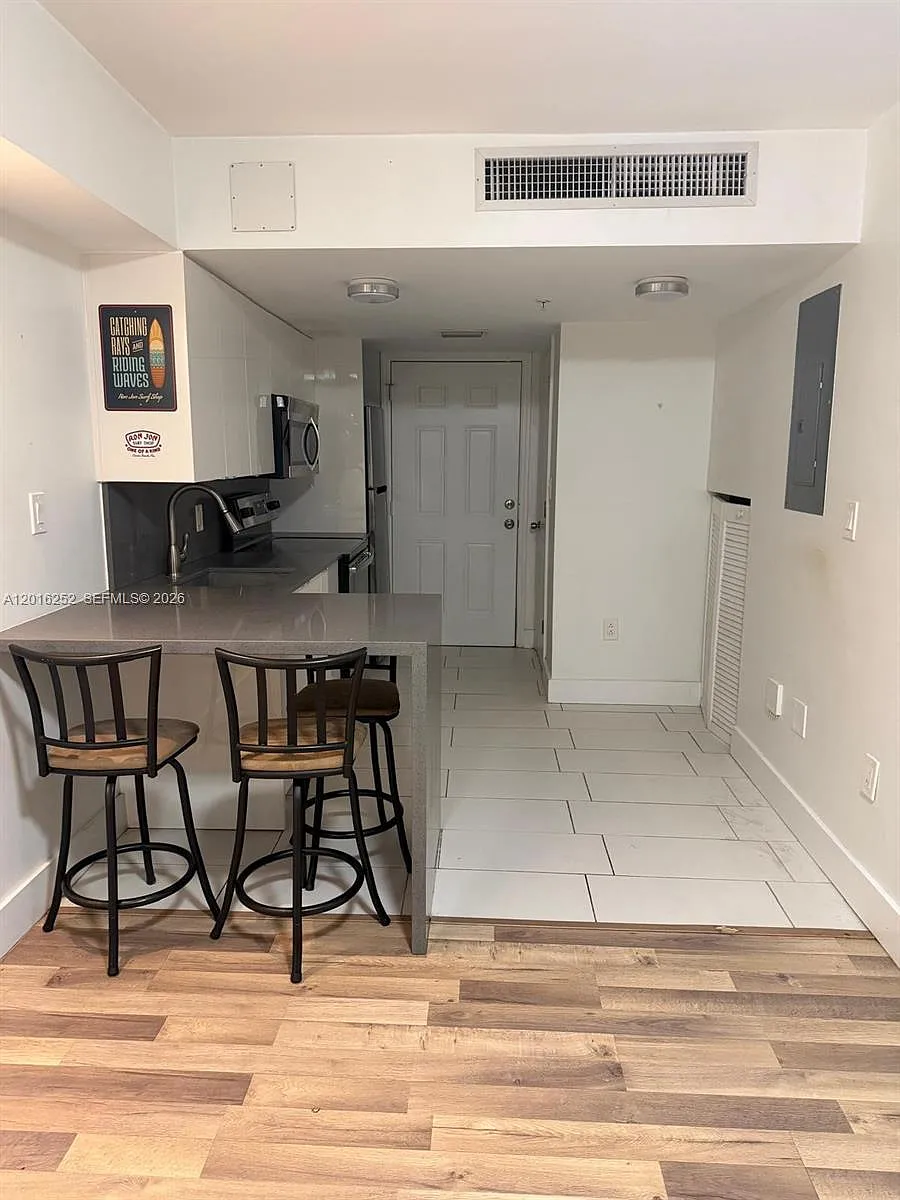 Building Photo - 450 SW 3rd St #8