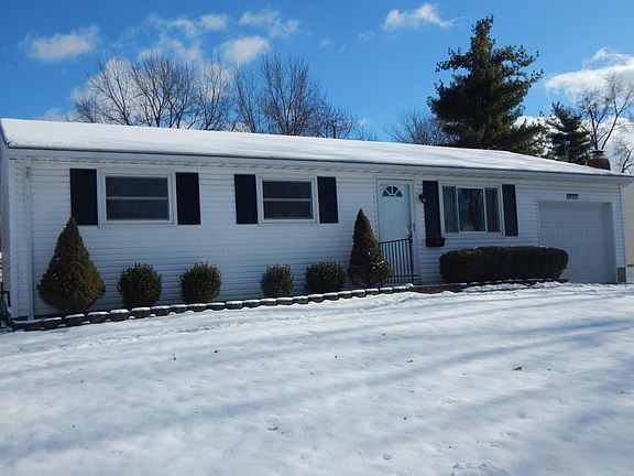 3rd image of 3486 Manila Dr