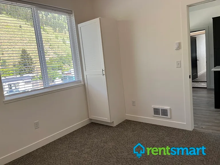 446 Michigan Ave #3 — Photo 4