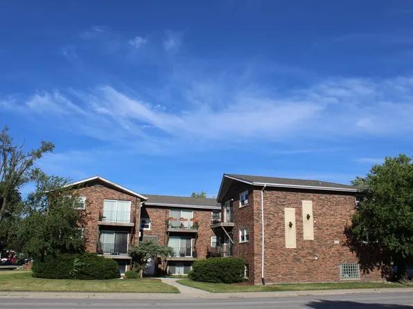 4545 Prescott Ave APT 103, Lyons, IL 60534