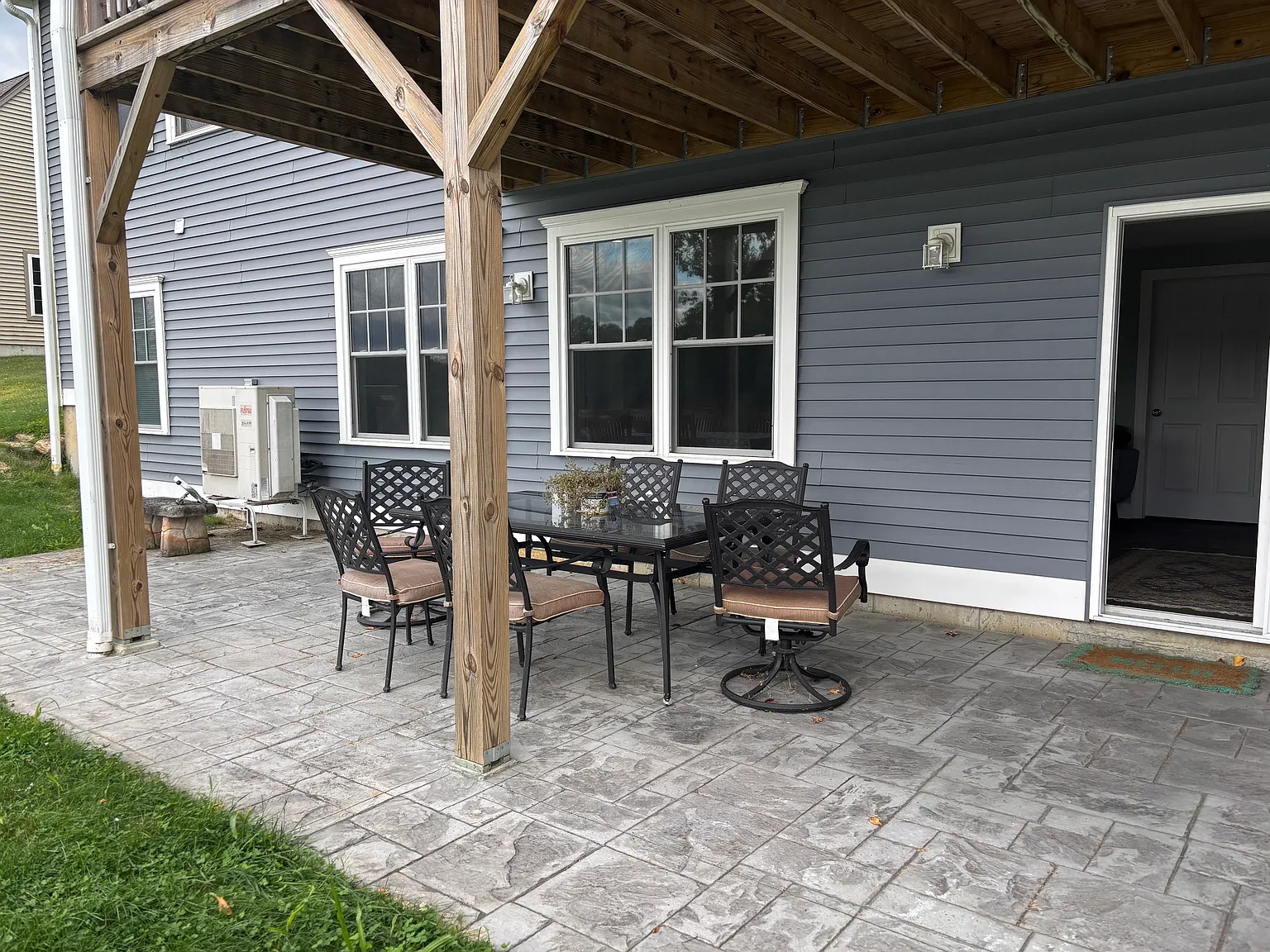 1 bed, 1600 sqft, $2,200 — Photo 2