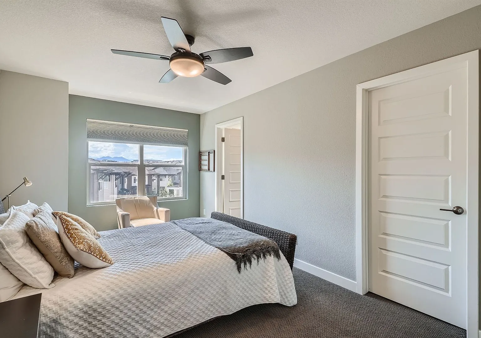 Modern 2 BDR Townhome in Broomfield — Photo 3