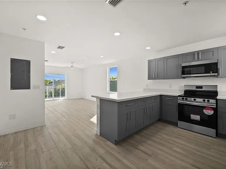 3815 Chiquita Blvd S — Photo 10