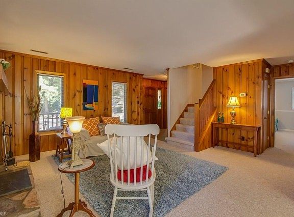 3rd image of 116 Carrisbrooke Ln