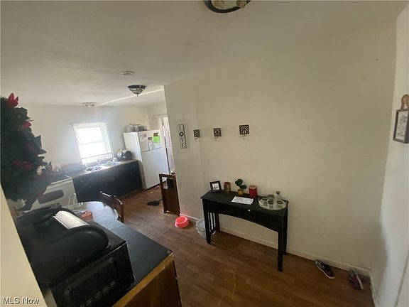 5th image of 908 East Ave