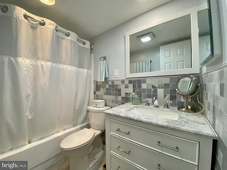 1301 N Ct #812 — Photo 21