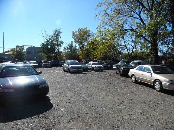 4th image of 423 Grand St