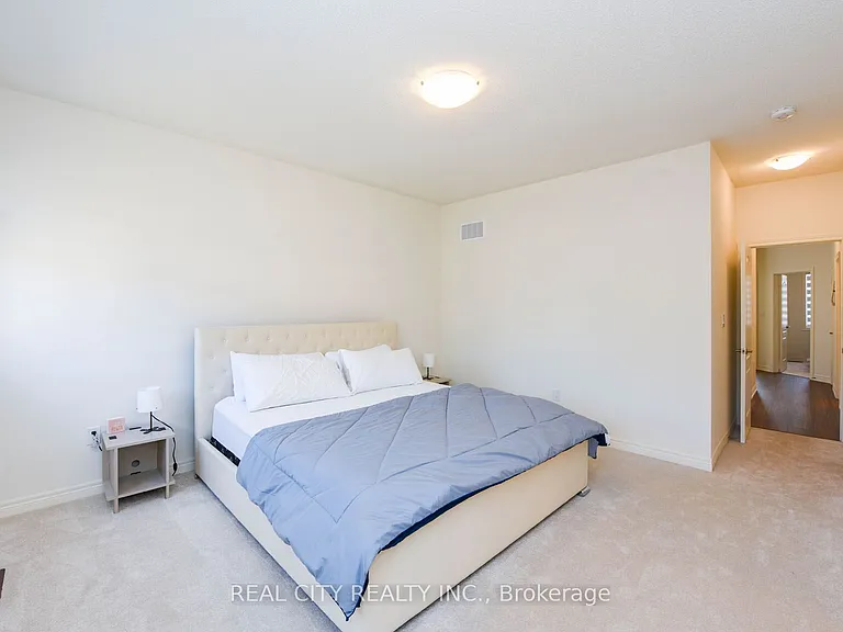 38 Silver Meadow Gdns — Photo 32