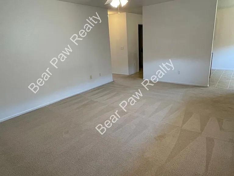 1218 Taft Ave — Photo 2
