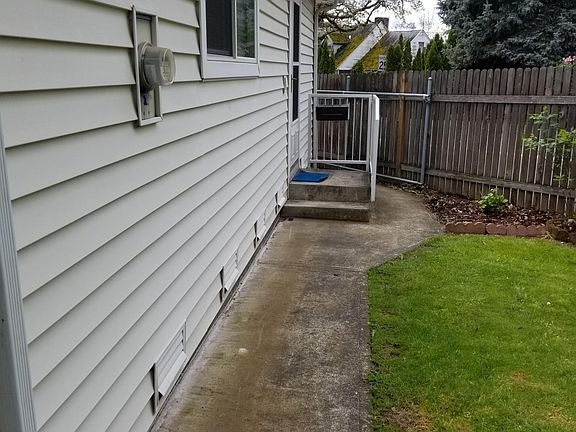 2nd image of 2-11695 SW Greenburg Rd #2