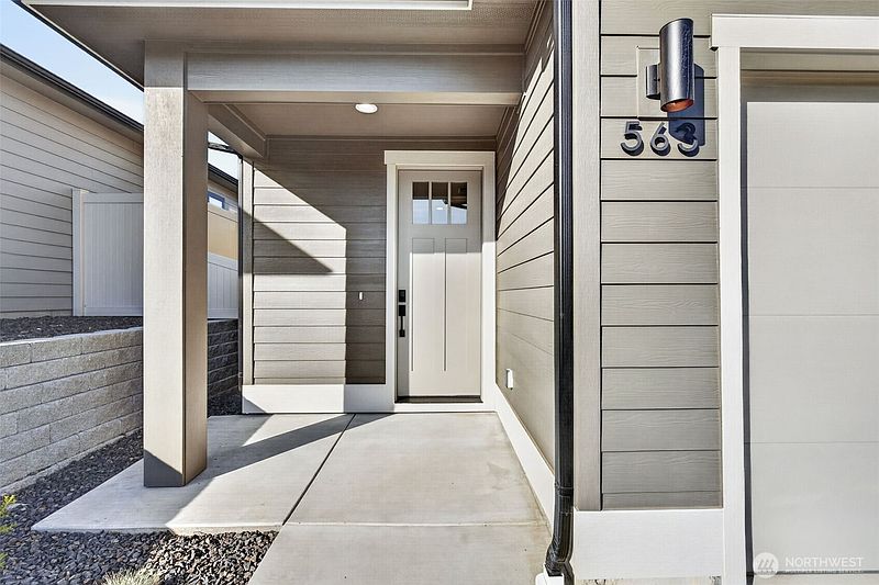 4th image of 563 S Oasis Loop