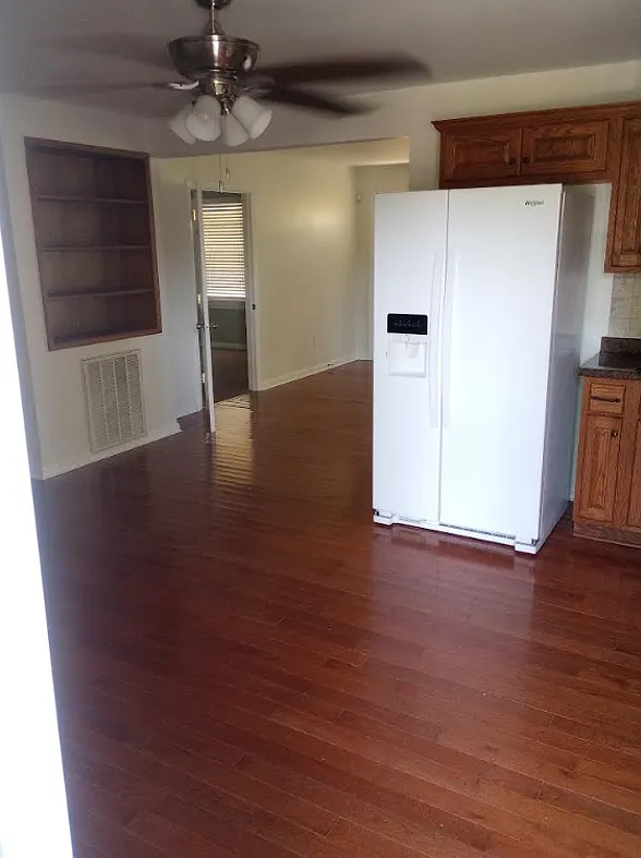 3 bed, 1172 sqft, $2,200 — Photo 2