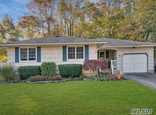 234 7th Ave, Saint James, NY 11780