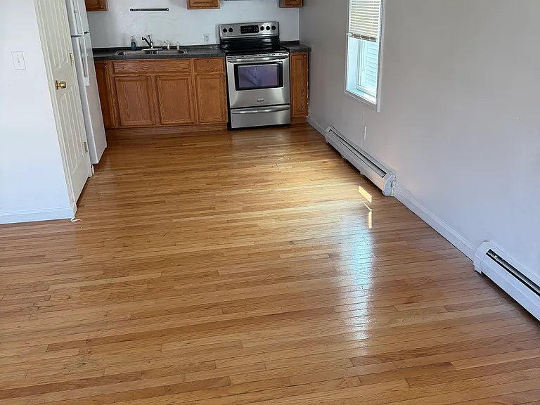 141 N Hamilton St #B — Photo 3