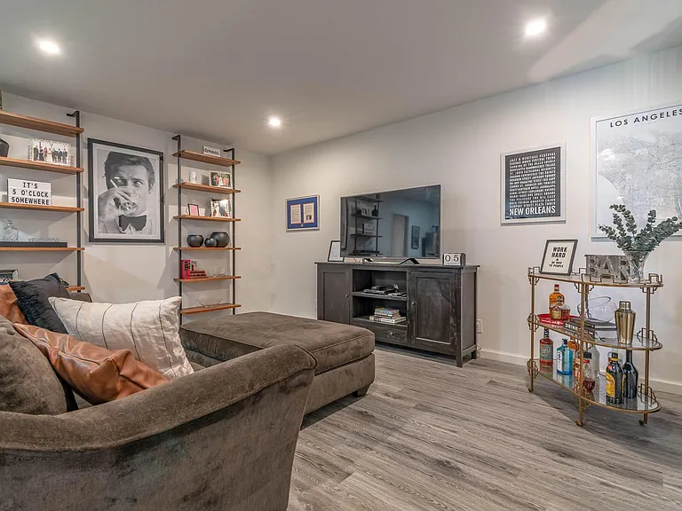 4764 Forman Ave. — Photo 20