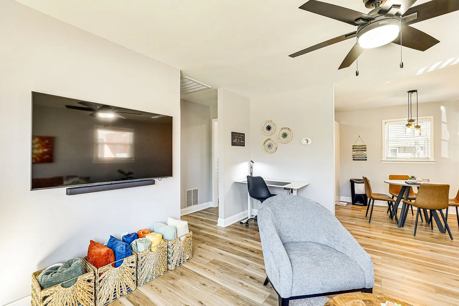 3 bed, 1.0 bath, 1097 sqft, $2,902 — Photo 4