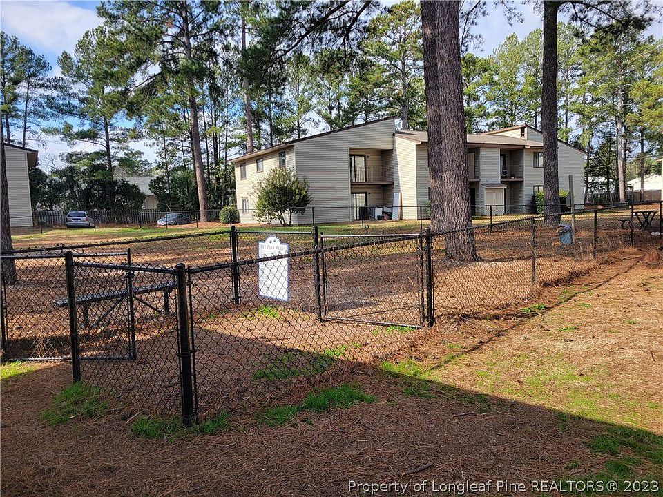 2nd image of 825 Applewood Ln