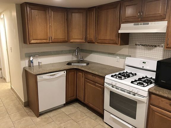 2nd image of 3226 33rd St